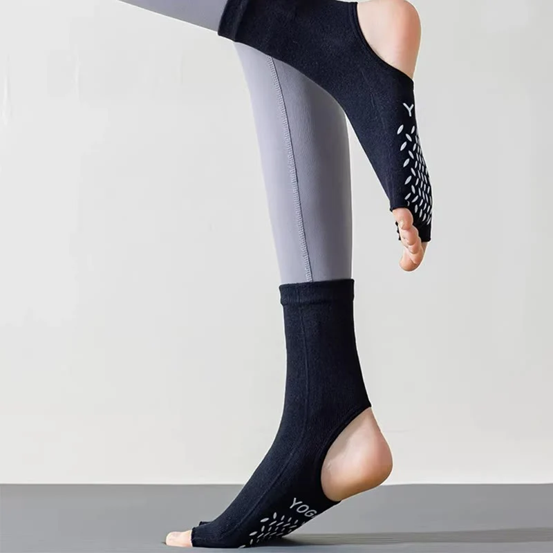 Olivenorma Damen-Pilatessocken mit rutschfestem Grip, atmungsaktiver Zehentrennung und stabilem Design für Studiotraining, offene Zehenpartie, Fünf-Zehen-Yogasocken