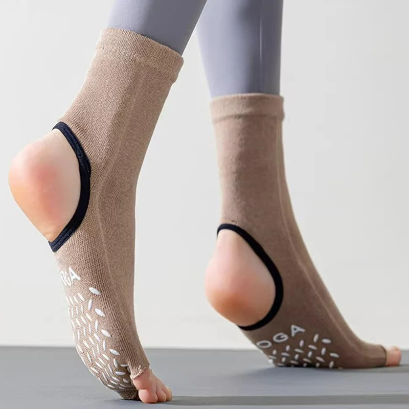 Olivenorma Damen-Pilatessocken mit rutschfestem Grip, atmungsaktiver Zehentrennung und stabilem Design für Studiotraining, offene Zehenpartie, Fünf-Zehen-Yogasocken