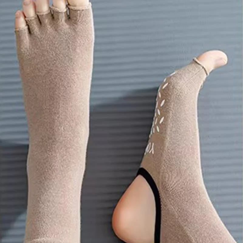 Olivenorma Damen-Pilatessocken mit rutschfestem Grip, atmungsaktiver Zehentrennung und stabilem Design für Studiotraining, offene Zehenpartie, Fünf-Zehen-Yogasocken
