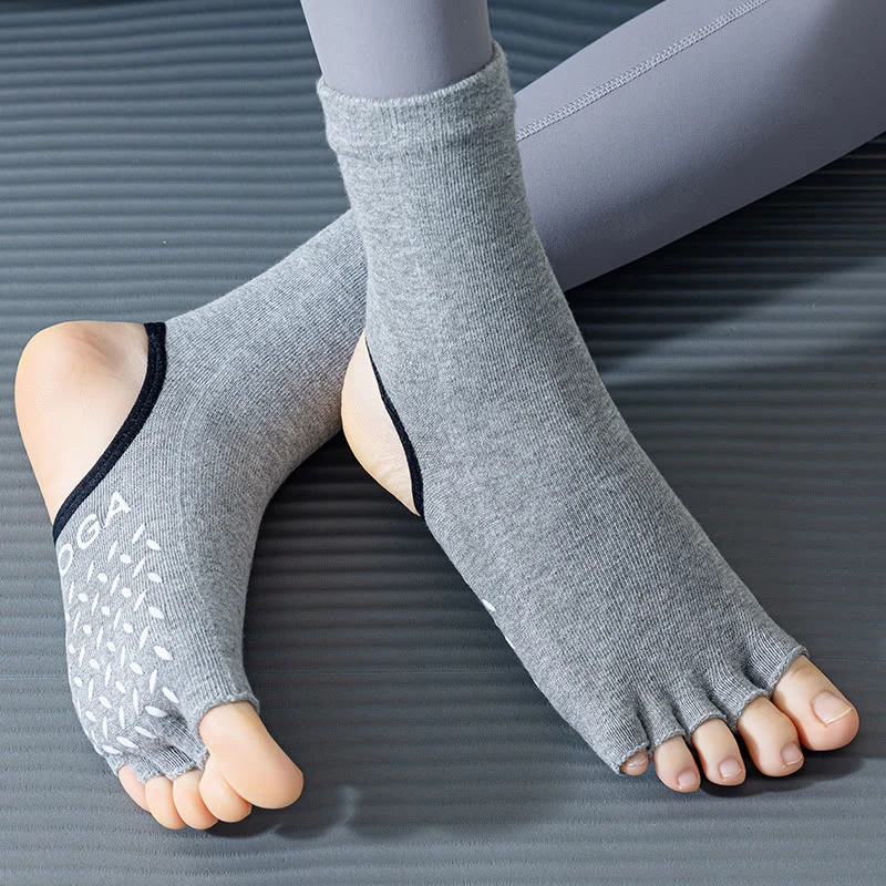Olivenorma Damen-Pilatessocken mit rutschfestem Grip, atmungsaktiver Zehentrennung und stabilem Design für Studiotraining, offene Zehenpartie, Fünf-Zehen-Yogasocken