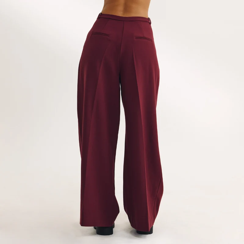 Taillierte Hose mit Weitem Bein - Kirschlack
