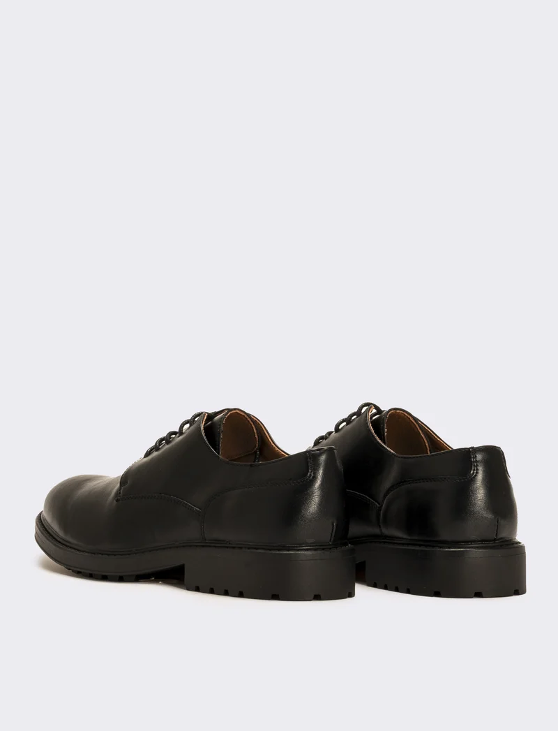 Scarpa stringata con fondo roccia - Nero