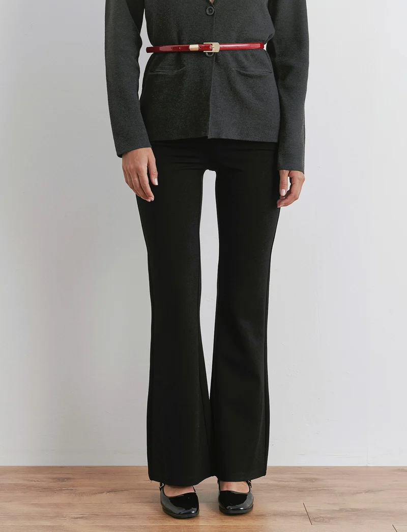 PANTALONE ADERENTE FLARE - Nero