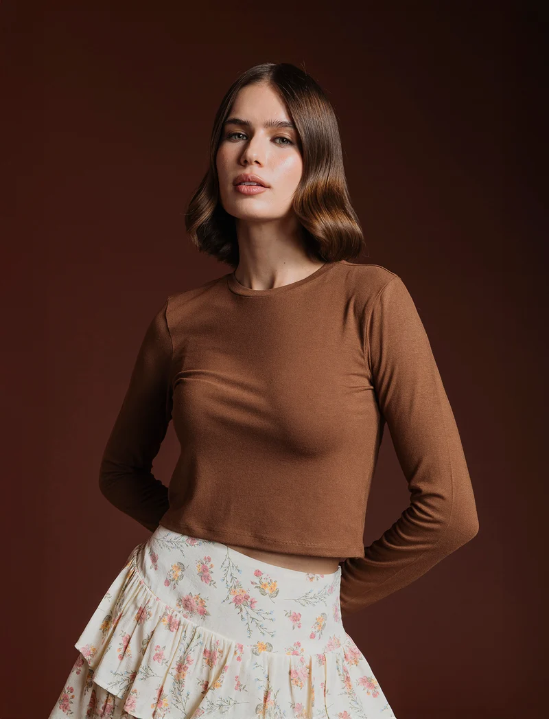 T-SHIRT BASICA CROP - Marrone tabacco