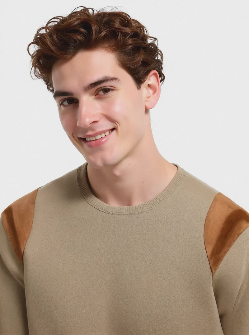 MAGLIA CON TOPPE EFFETTO SUEDE - Beige