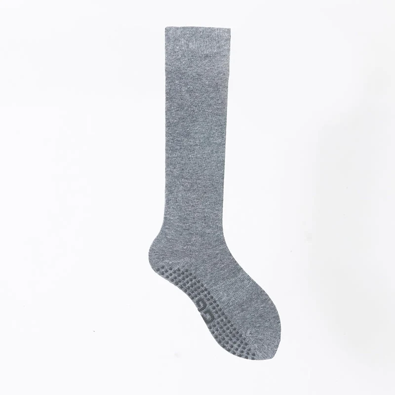 Olivenorma einfarbige, wadenlange Pilates- und Barre-Fitnesssocken mit rutschfestem Grip und atmungsaktiver Baumwolle für komfortable Unterstützung und Yoga