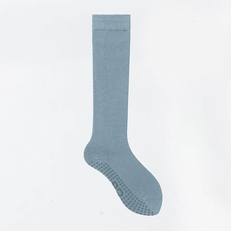 Olivenorma einfarbige, wadenlange Pilates- und Barre-Fitnesssocken mit rutschfestem Grip und atmungsaktiver Baumwolle für komfortable Unterstützung und Yoga