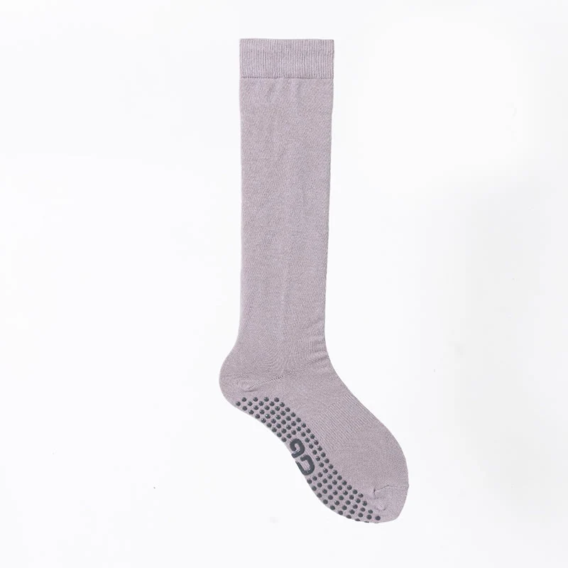 Olivenorma einfarbige, wadenlange Pilates- und Barre-Fitnesssocken mit rutschfestem Grip und atmungsaktiver Baumwolle für komfortable Unterstützung und Yoga