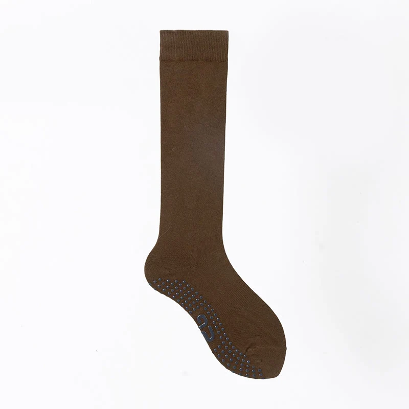 Olivenorma einfarbige, wadenlange Pilates- und Barre-Fitnesssocken mit rutschfestem Grip und atmungsaktiver Baumwolle für komfortable Unterstützung und Yoga