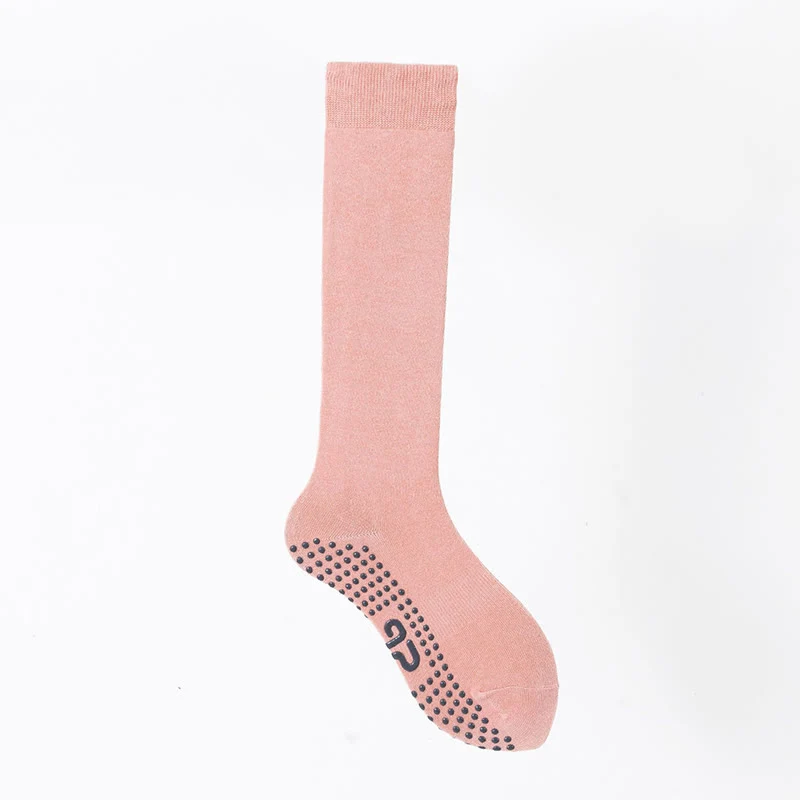 Olivenorma einfarbige, wadenlange Pilates- und Barre-Fitnesssocken mit rutschfestem Grip und atmungsaktiver Baumwolle für komfortable Unterstützung und Yoga