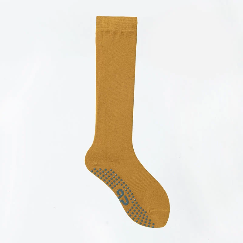 Olivenorma einfarbige, wadenlange Pilates- und Barre-Fitnesssocken mit rutschfestem Grip und atmungsaktiver Baumwolle für komfortable Unterstützung und Yoga