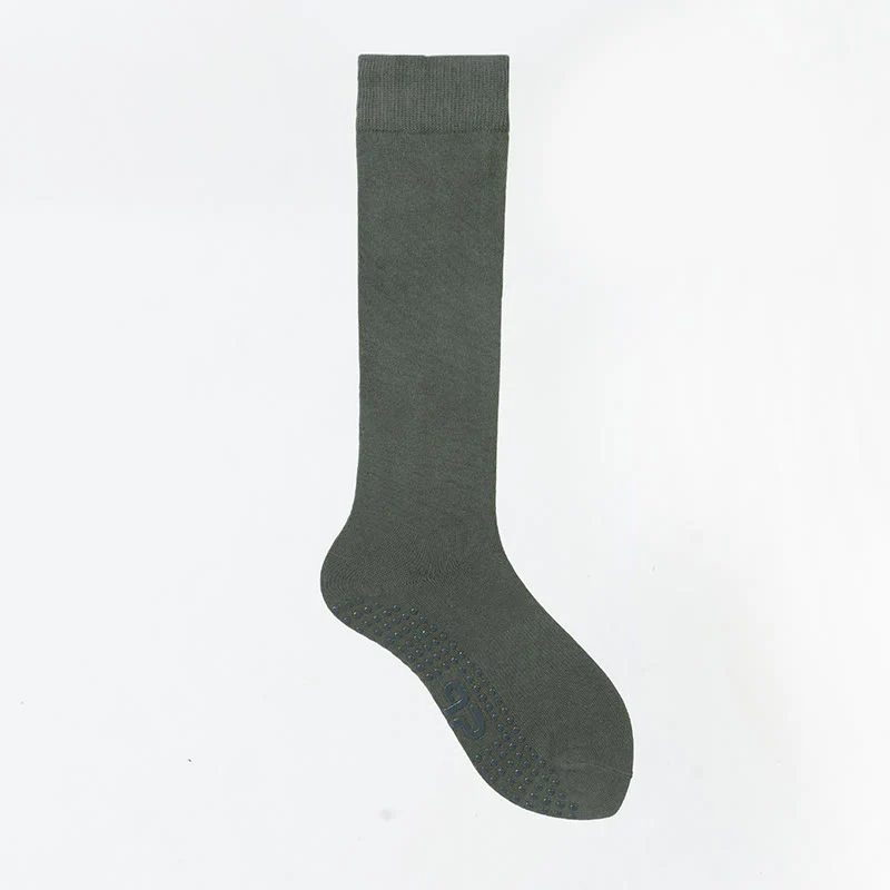 Olivenorma einfarbige, wadenlange Pilates- und Barre-Fitnesssocken mit rutschfestem Grip und atmungsaktiver Baumwolle für komfortable Unterstützung und Yoga