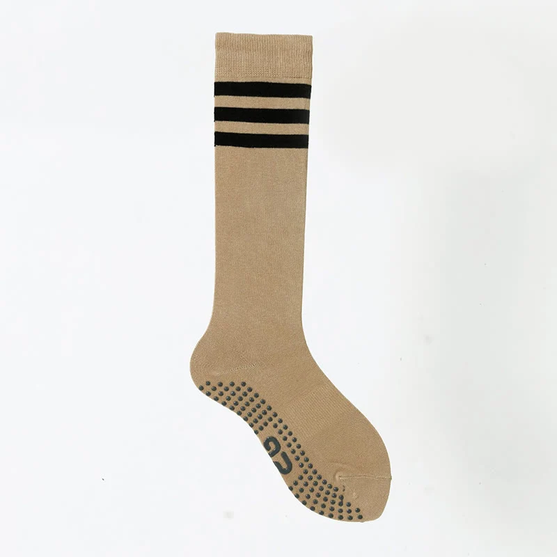 Olivenorma einfarbige, wadenlange Pilates- und Barre-Fitnesssocken mit rutschfestem Grip und atmungsaktiver Baumwolle für komfortable Unterstützung und Yoga