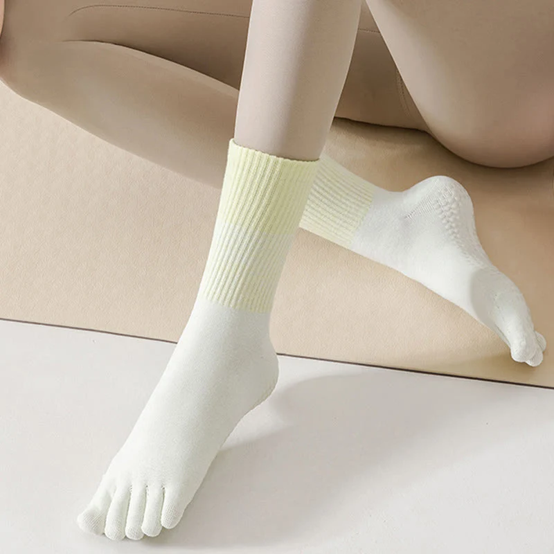 Olivenorma Atmungsaktive Zehentrennungs-Socken, rutschfeste Pilates- und Barre-Trainingssocken, Farbverlauf-Socken mit fünf Zehen, mittelhoch geschnittene Yoga-Socken