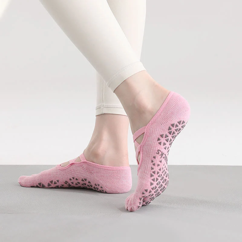 Olivenorma Rutschfeste Zehentrennungs-Pilates-Barre-Fitnesssocken mit sicherem Kreuzriemen-Stützsystem und Fünf-Zehen-Riemen