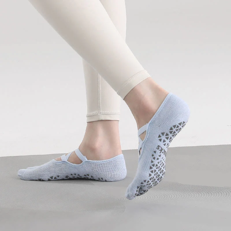 Olivenorma Rutschfeste Zehentrennungs-Pilates-Barre-Fitnesssocken mit sicherem Kreuzriemen-Stützsystem und Fünf-Zehen-Riemen