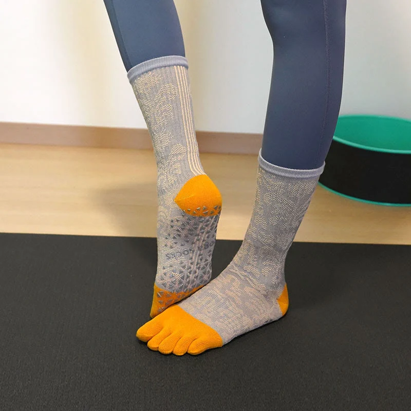 Olivenorma Atmungsaktive Zehentrennungs-Anti-Rutsch-Pilates-Barre-Socken mit Baumwoll-Komfortpassform und floralem Muster, Fünf-Zehen-Yoga-Socken