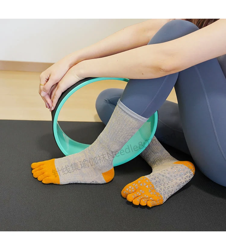 Olivenorma Atmungsaktive Zehentrennungs-Anti-Rutsch-Pilates-Barre-Socken mit Baumwoll-Komfortpassform und floralem Muster, Fünf-Zehen-Yoga-Socken