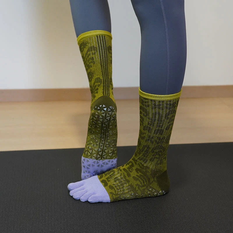 Olivenorma Atmungsaktive Zehentrennungs-Anti-Rutsch-Pilates-Barre-Socken mit Baumwoll-Komfortpassform und floralem Muster, Fünf-Zehen-Yoga-Socken