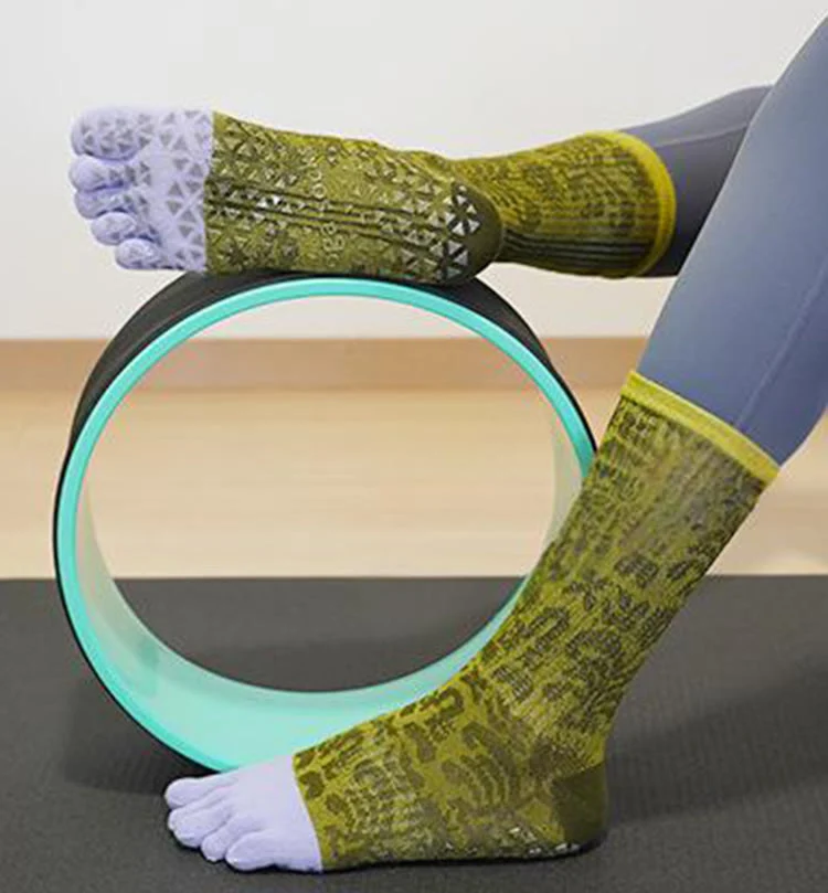 Olivenorma Atmungsaktive Zehentrennungs-Anti-Rutsch-Pilates-Barre-Socken mit Baumwoll-Komfortpassform und floralem Muster, Fünf-Zehen-Yoga-Socken