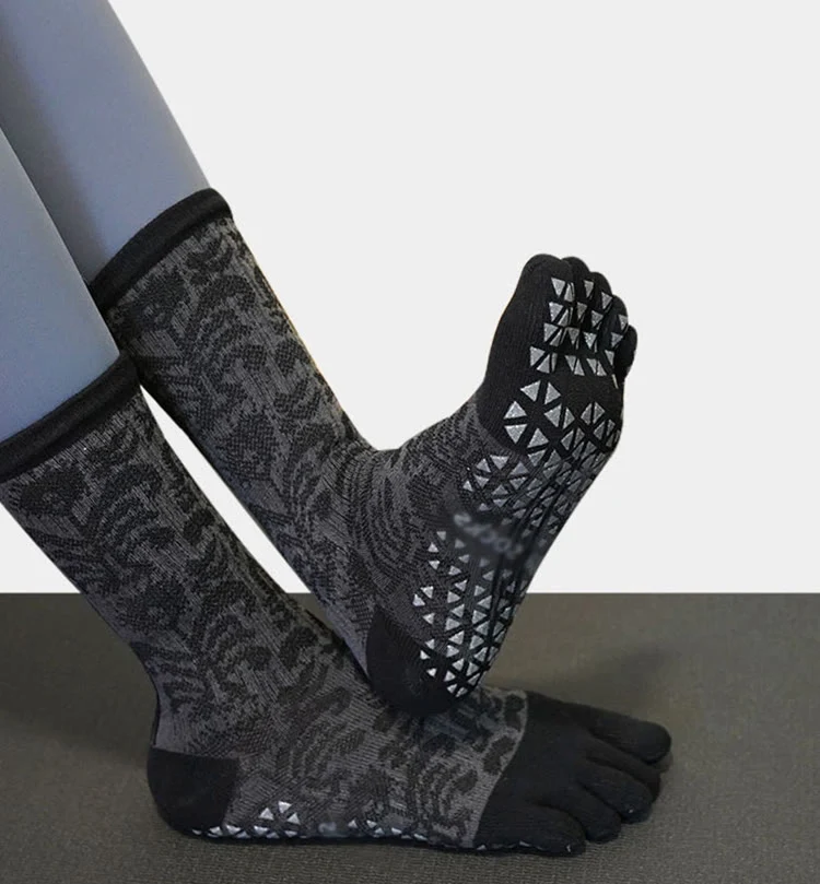 Olivenorma Atmungsaktive Zehentrennungs-Anti-Rutsch-Pilates-Barre-Socken mit Baumwoll-Komfortpassform und floralem Muster, Fünf-Zehen-Yoga-Socken