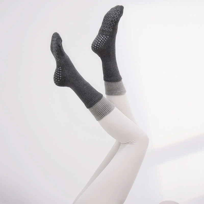 Olivenorma Doppellagige, mittelhohe Pilates- und Barre-Socken mit rutschfestem Griff, atmungsaktiver Baumwollpolsterung und warmer Unterstützung – Yoga-Socken