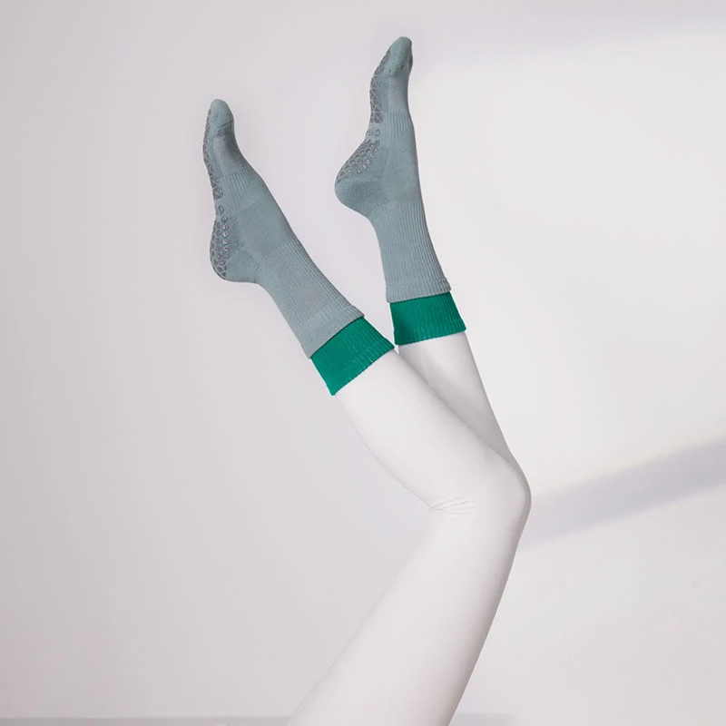 Olivenorma Doppellagige, mittelhohe Pilates- und Barre-Socken mit rutschfestem Griff, atmungsaktiver Baumwollpolsterung und warmer Unterstützung – Yoga-Socken