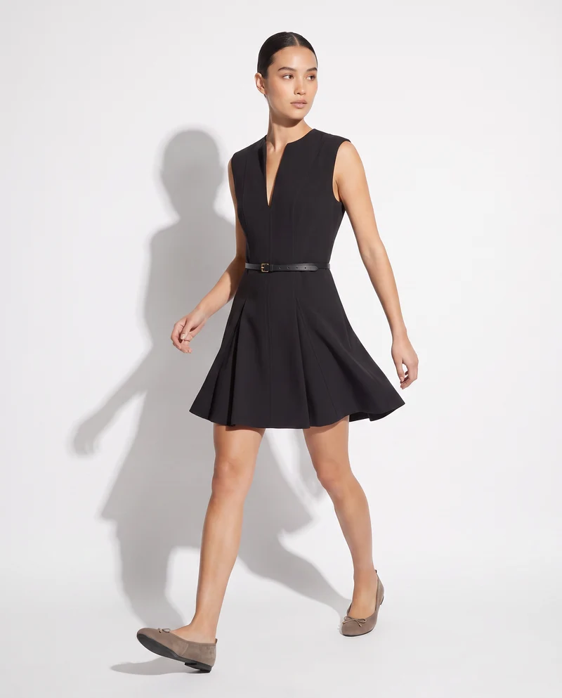 Vestito smanicato con cintura in vita - Nero