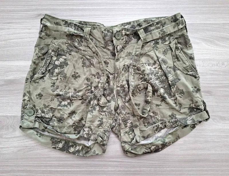 H&M Chino Shorts Floral 36
