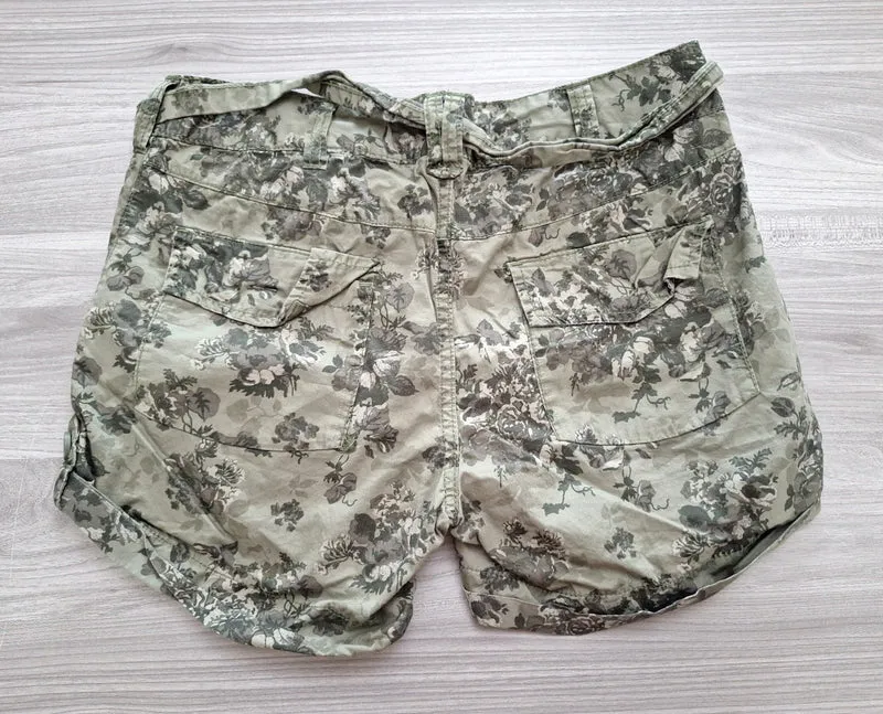 H&M Chino Shorts Floral 36
