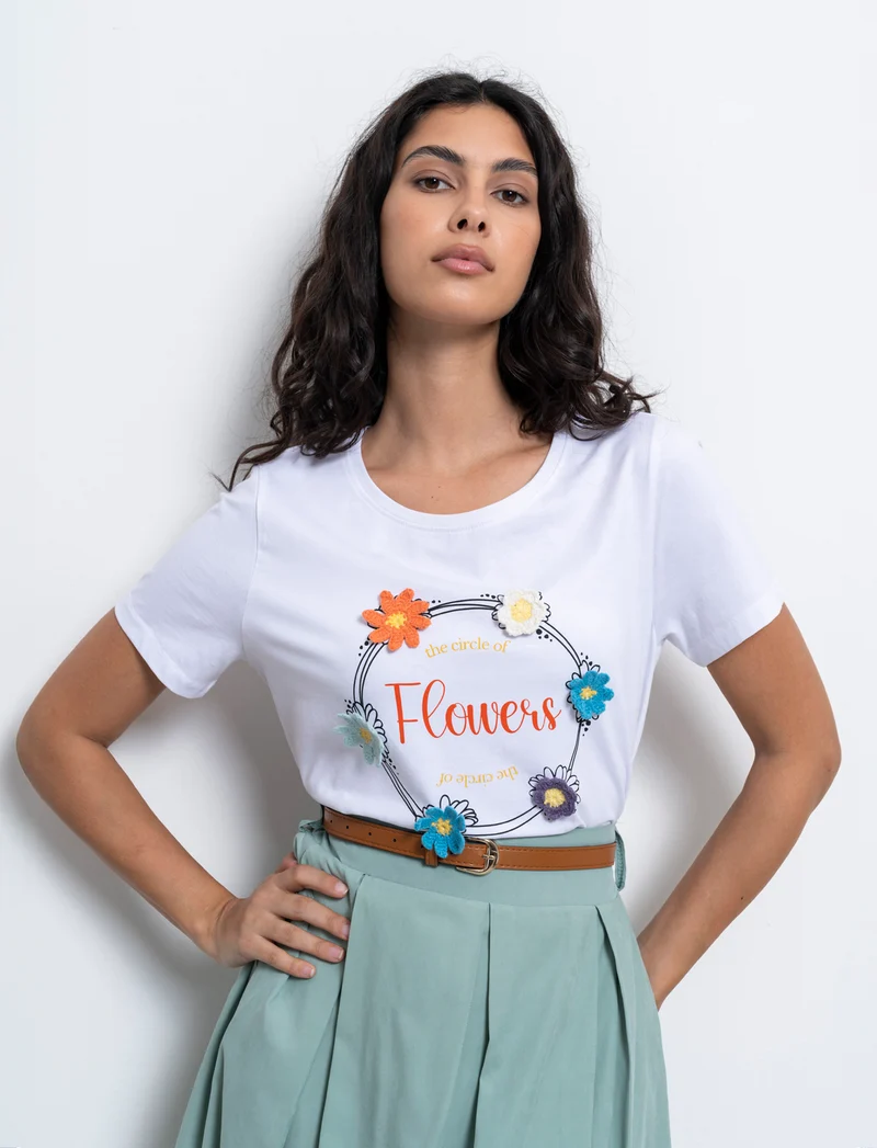 T-shirt con stampa e applicazioni da donna - var 1