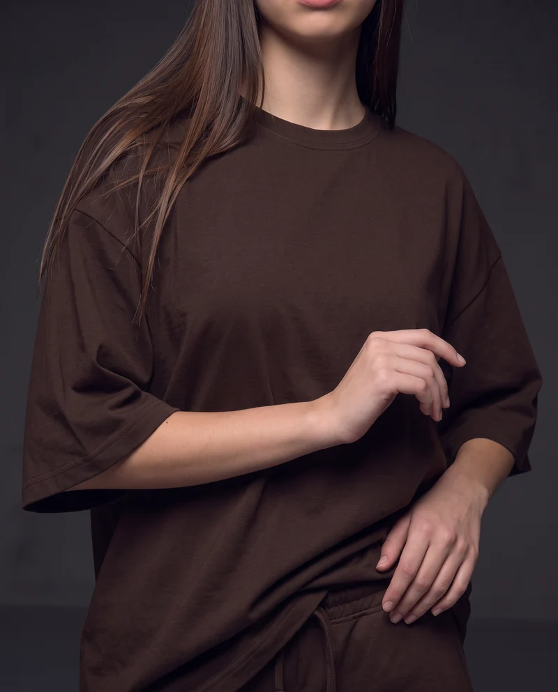 T-shirt girocollo con maniche a pipistrello - Moro
