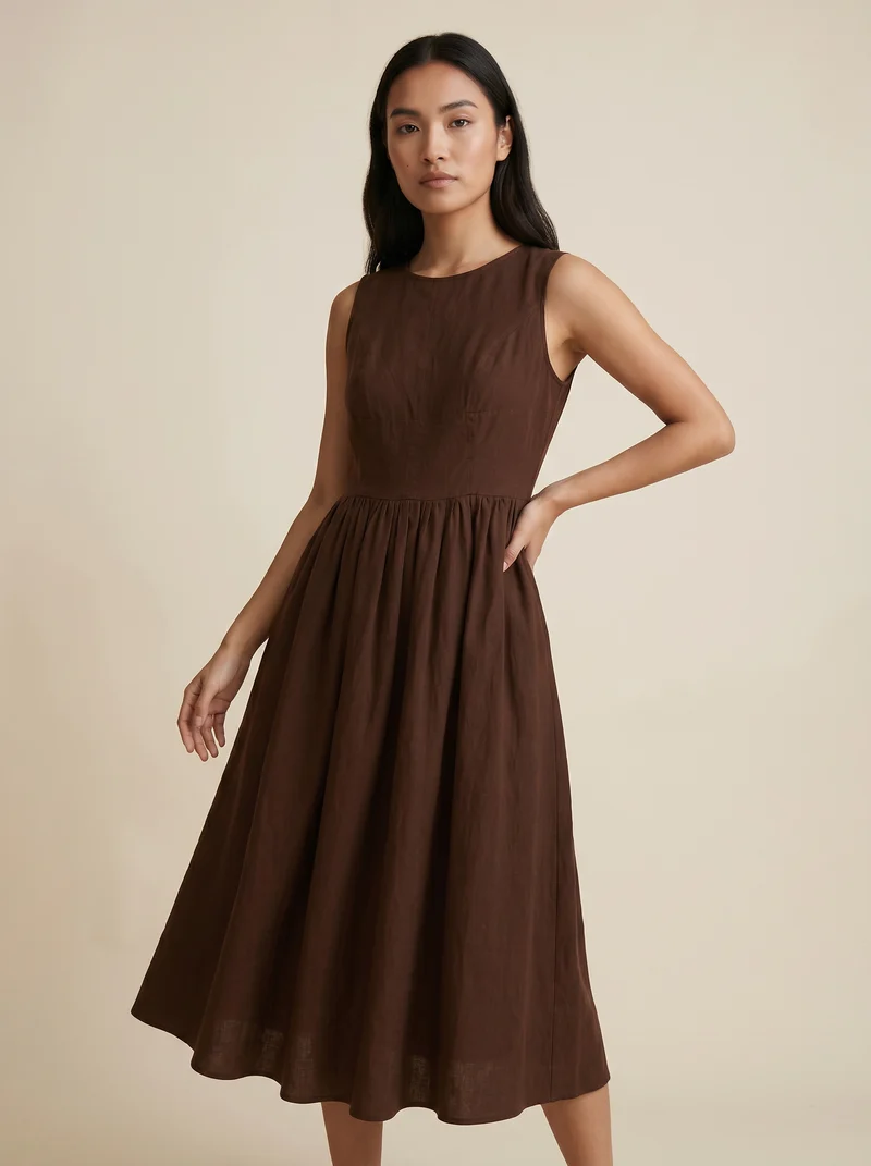 Vestito lungo smanicato con gonna ampia - Marrone cioccolato