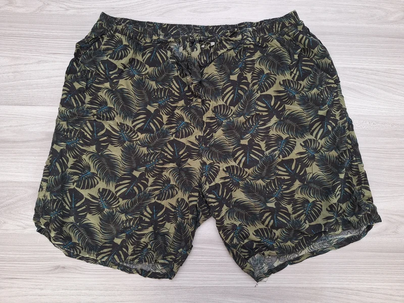 Janina Shorts Blättermuster 48