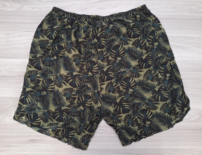 Janina Shorts Blättermuster 48