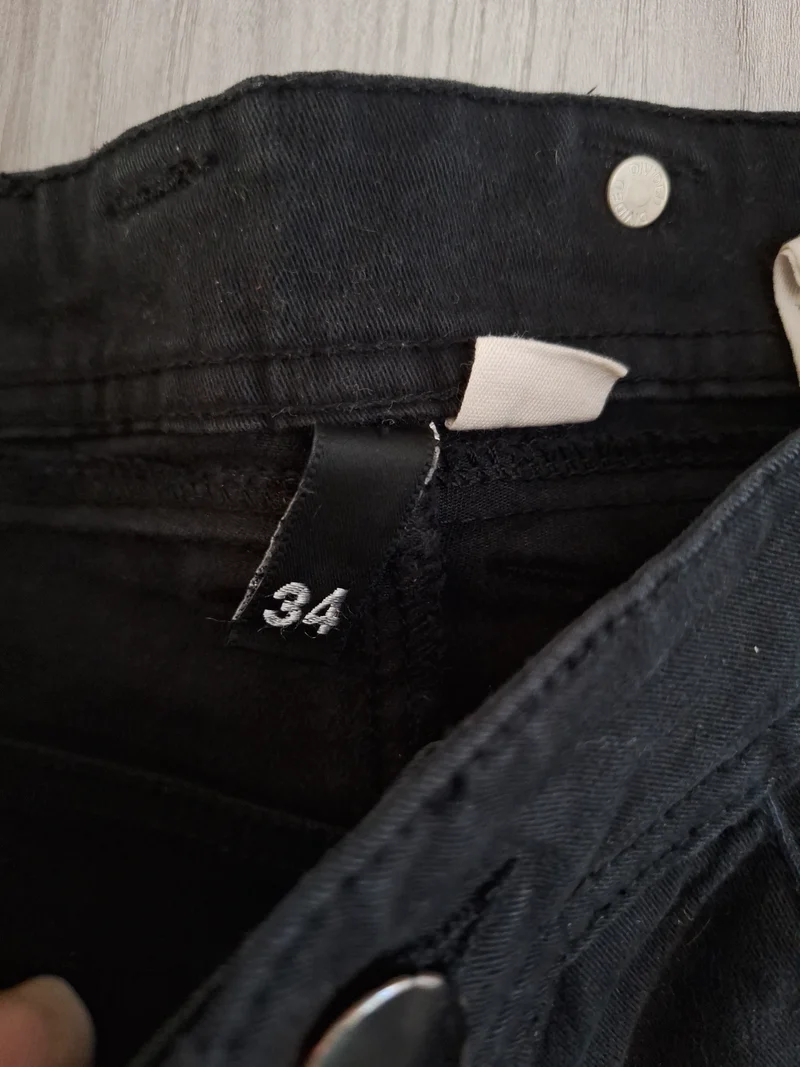 H&M Divided Röhrenjeans 34