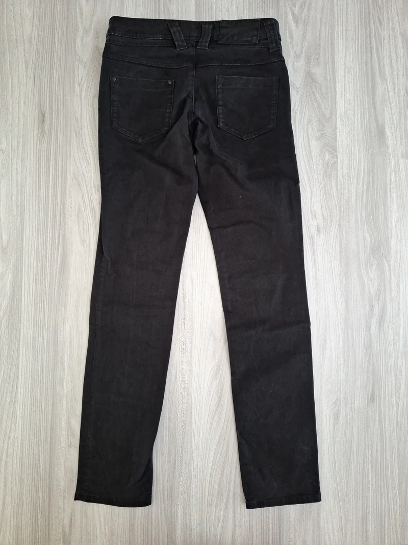 H&M Divided Röhrenjeans 34