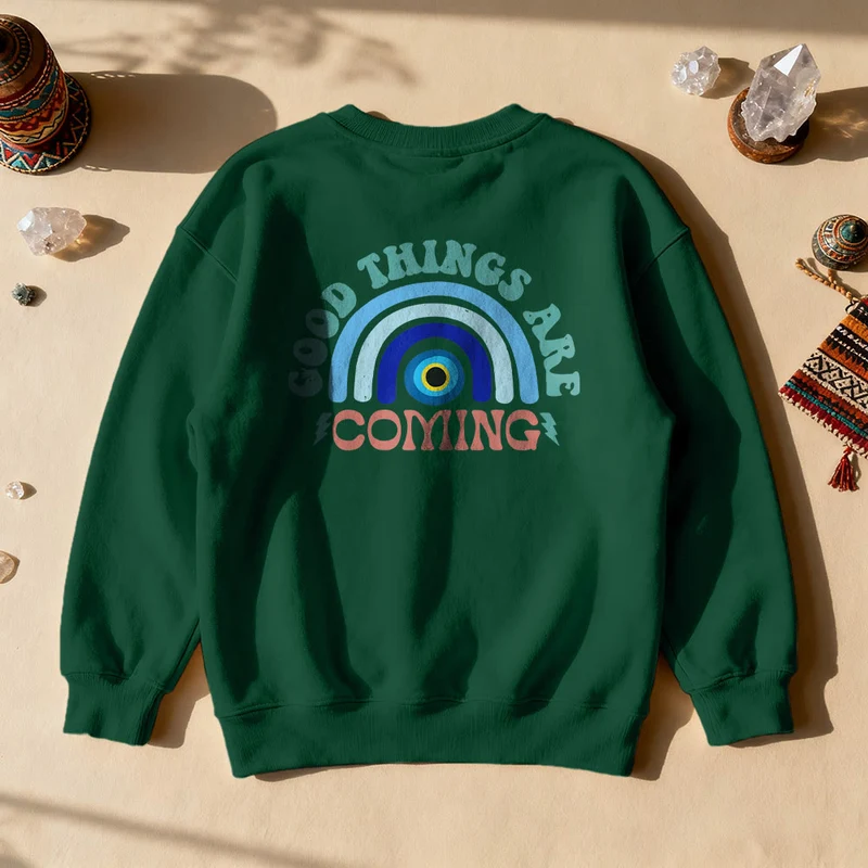 Olivenorma „Good Things Are Coming“ Evil Eye Regenbogen-Sweatshirt