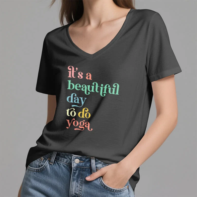 Olivenorma„Es ist ein schöner Tag für Yoga“ V-Ausschnitt T-Shirt