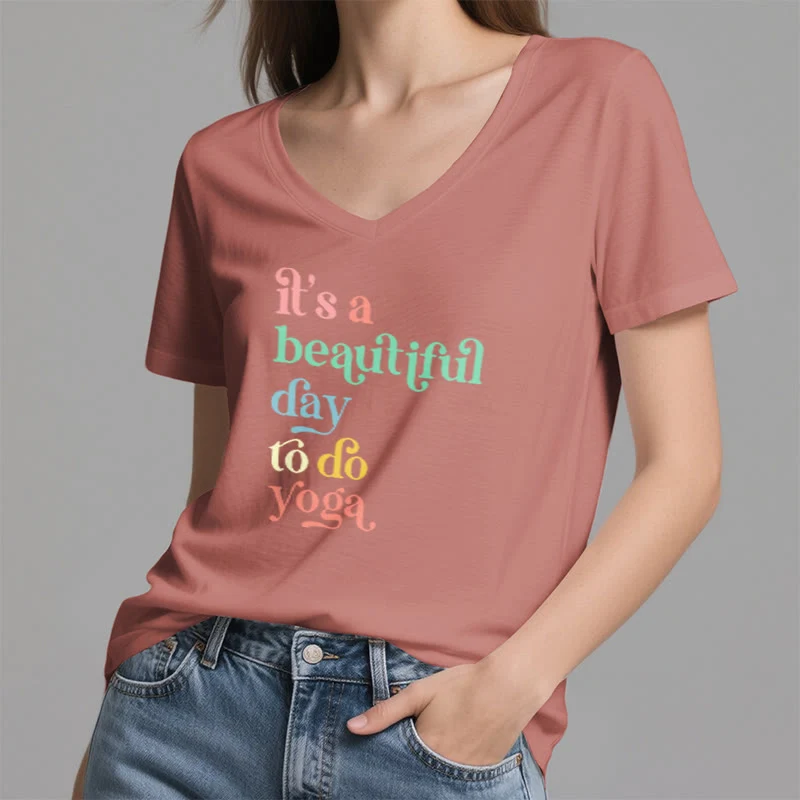Olivenorma„Es ist ein schöner Tag für Yoga“ V-Ausschnitt T-Shirt
