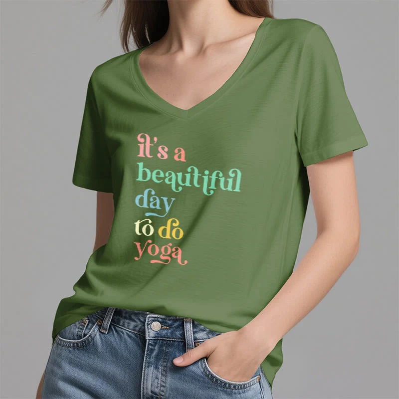 Olivenorma„Es ist ein schöner Tag für Yoga“ V-Ausschnitt T-Shirt