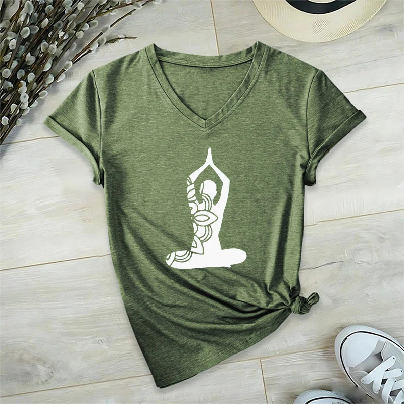 Olivenorma Yoga Pose Achtsame Energie V-Ausschnitt Meditations-T-Shirt