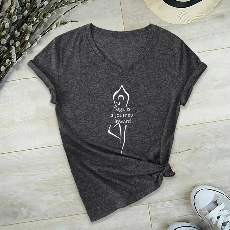 Olivenorma „Yoga ist eine Reise nach innen“ V-Ausschnitt Meditations-T-Shirt