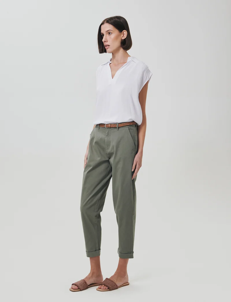 Pantalone con cintura e risvolto elegante - Verde salvia