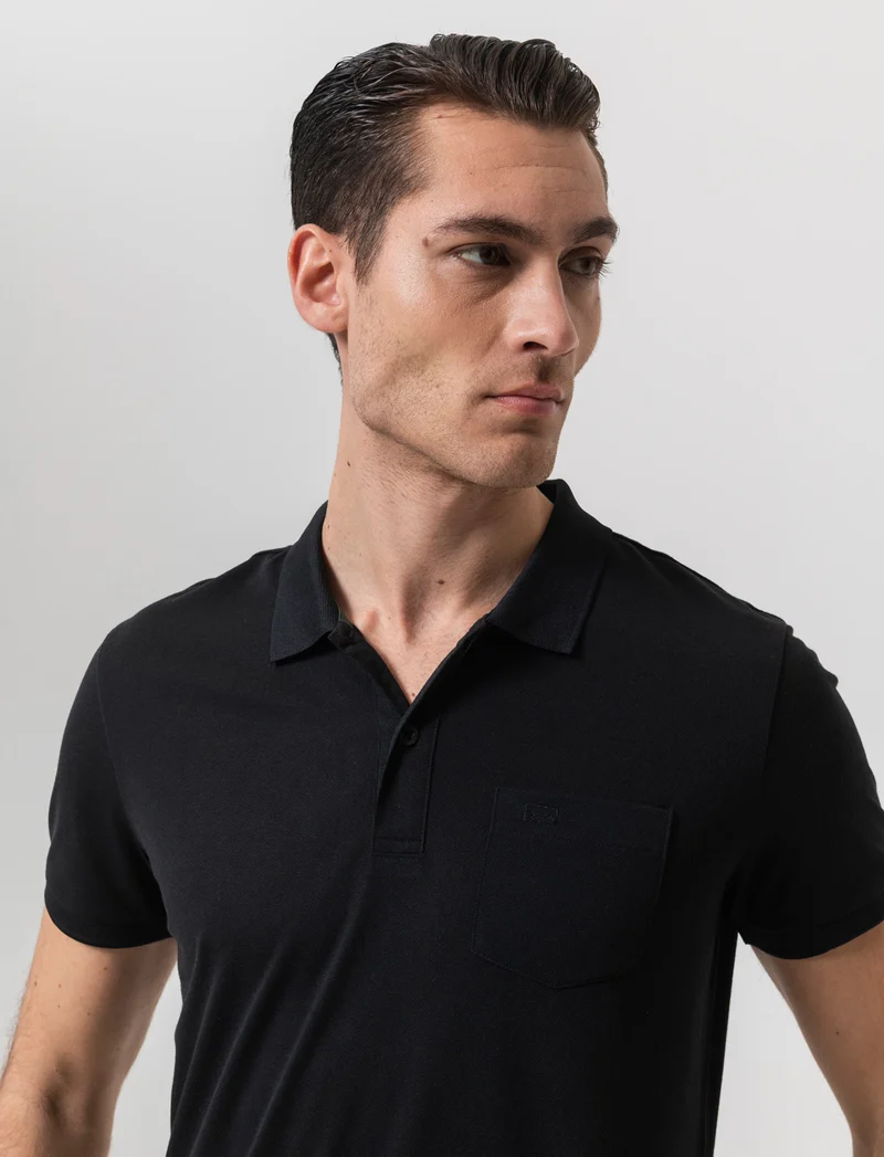 Polo basica con taschino da uomo - Nero