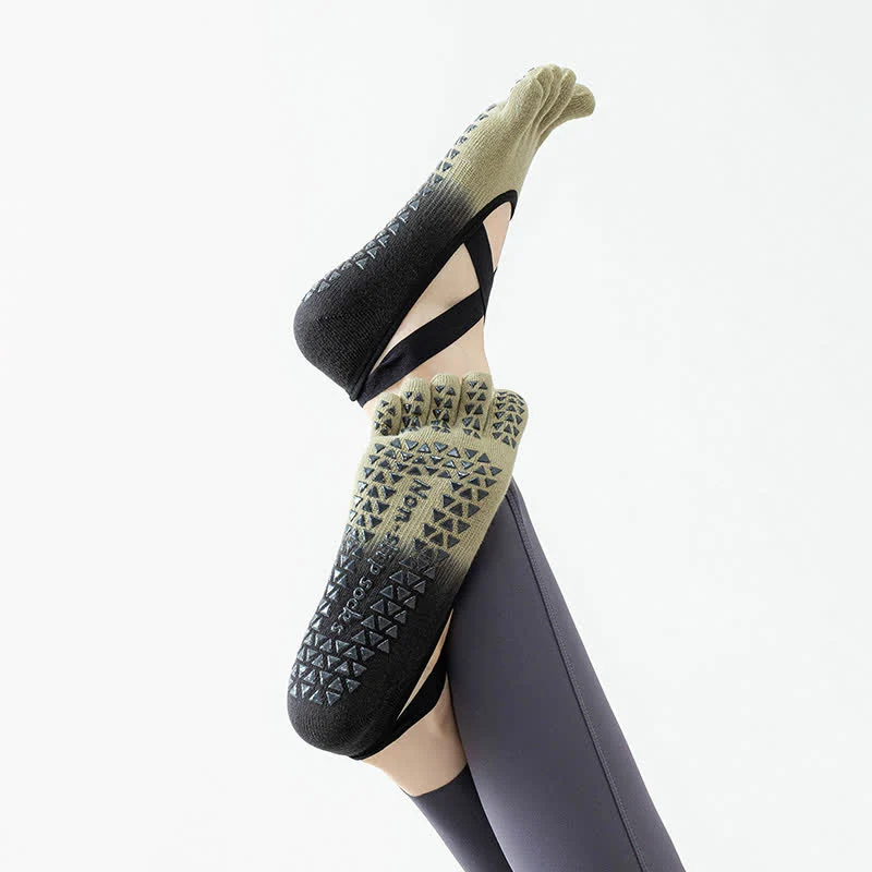 Olivenorma Gradient Fünf-Zehen-Yogasocken für Damen – Atmungsaktive Zehentrennungs-Socken mit rutschfester Sohle, ideal für Pilates und Barre, mit Silikonsohle und schweißableitenden Eigenschaften.