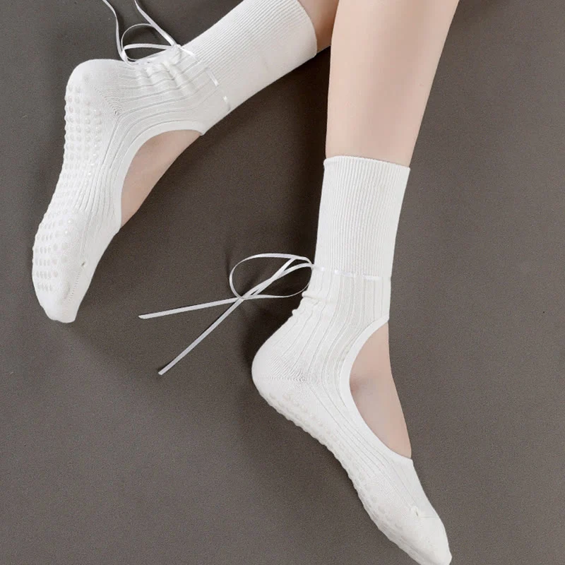 Olivenorma Rückenfreie Pilates-Socken mit verstellbarem Riemen, atmungsaktiv, weich und komfortabel – ideal für Damen.