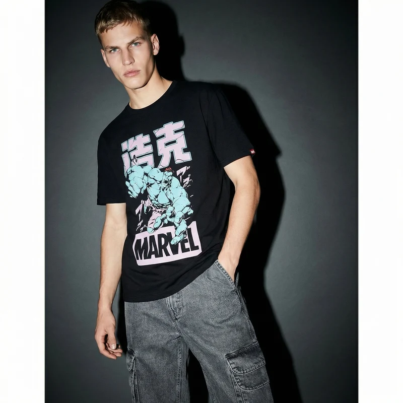 T-Shirt Marvel con Stampa Iconica - var 1