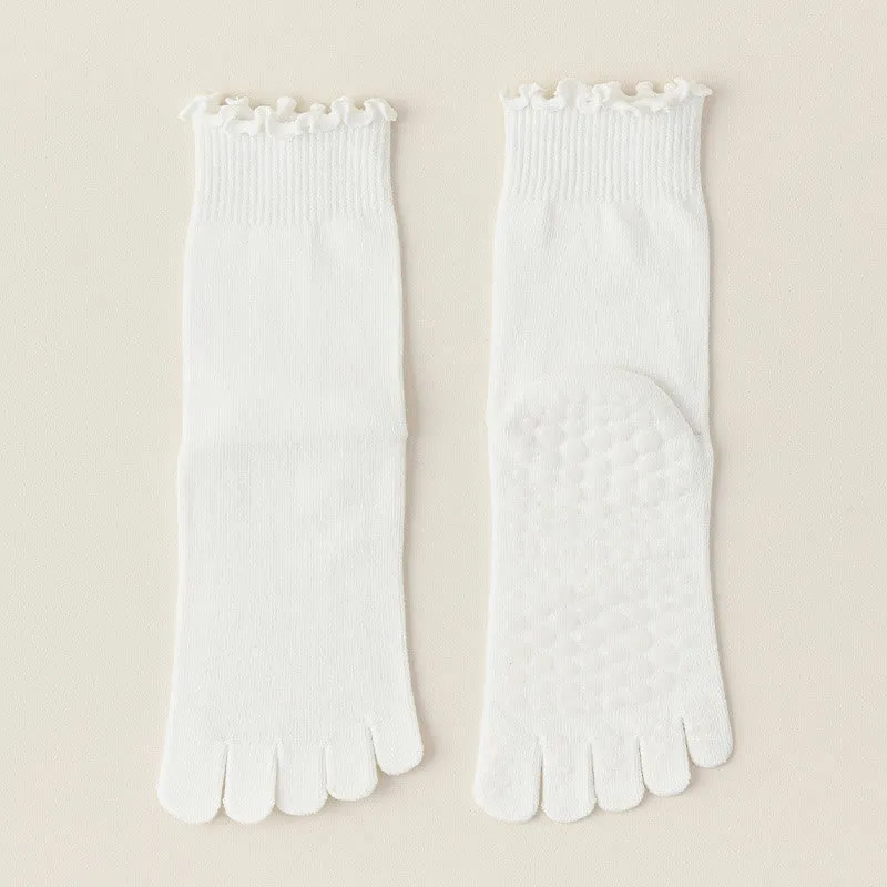 Olivenorma Zehenstegsocken mit fünf Zehen, mittelhoch, atmungsaktiv, rutschfest, für Pilates und Barre, elegantem Spitzendesign und rutschfester Sohle.