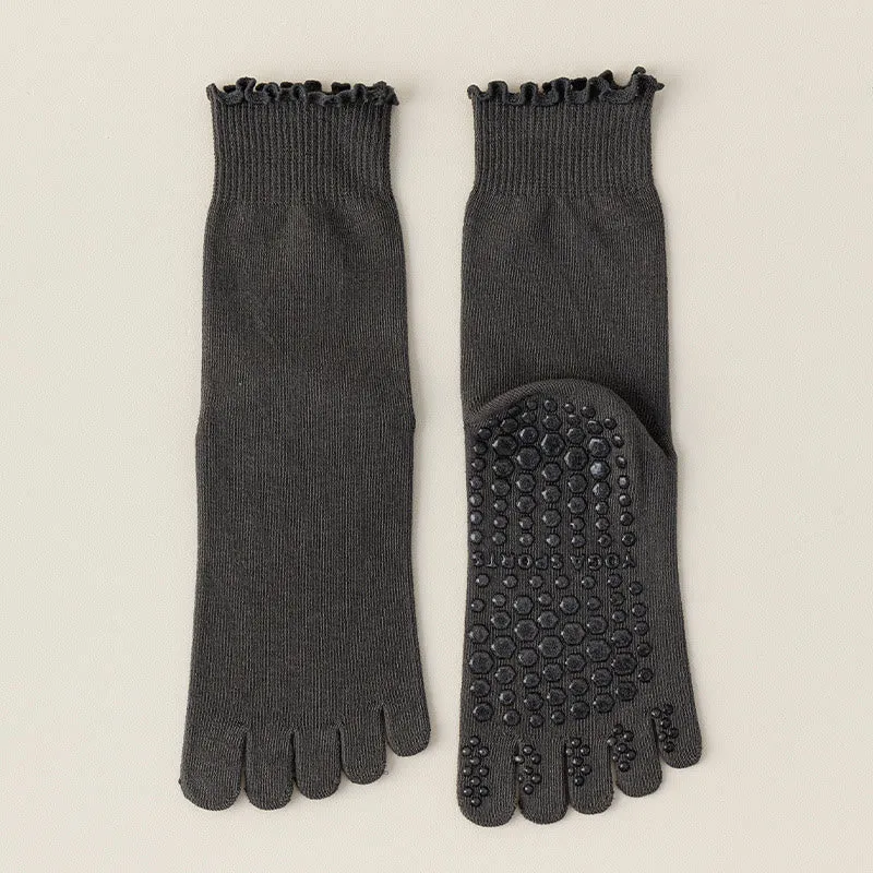 Olivenorma Zehenstegsocken mit fünf Zehen, mittelhoch, atmungsaktiv, rutschfest, für Pilates und Barre, elegantem Spitzendesign und rutschfester Sohle.